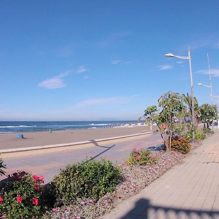 Spacious 1 Bedroom Apartment, Beach Front, Torrox Costa Buitenkant foto
