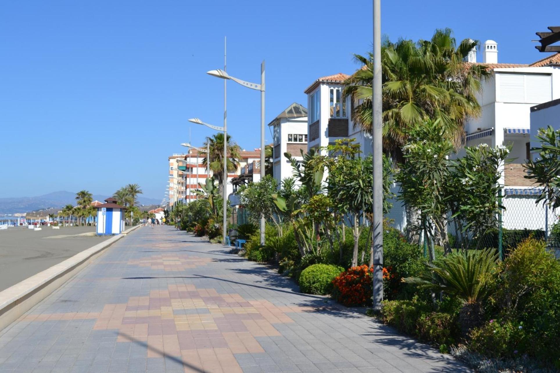 Spacious 1 Bedroom Apartment, Beach Front, Torrox Costa Buitenkant foto