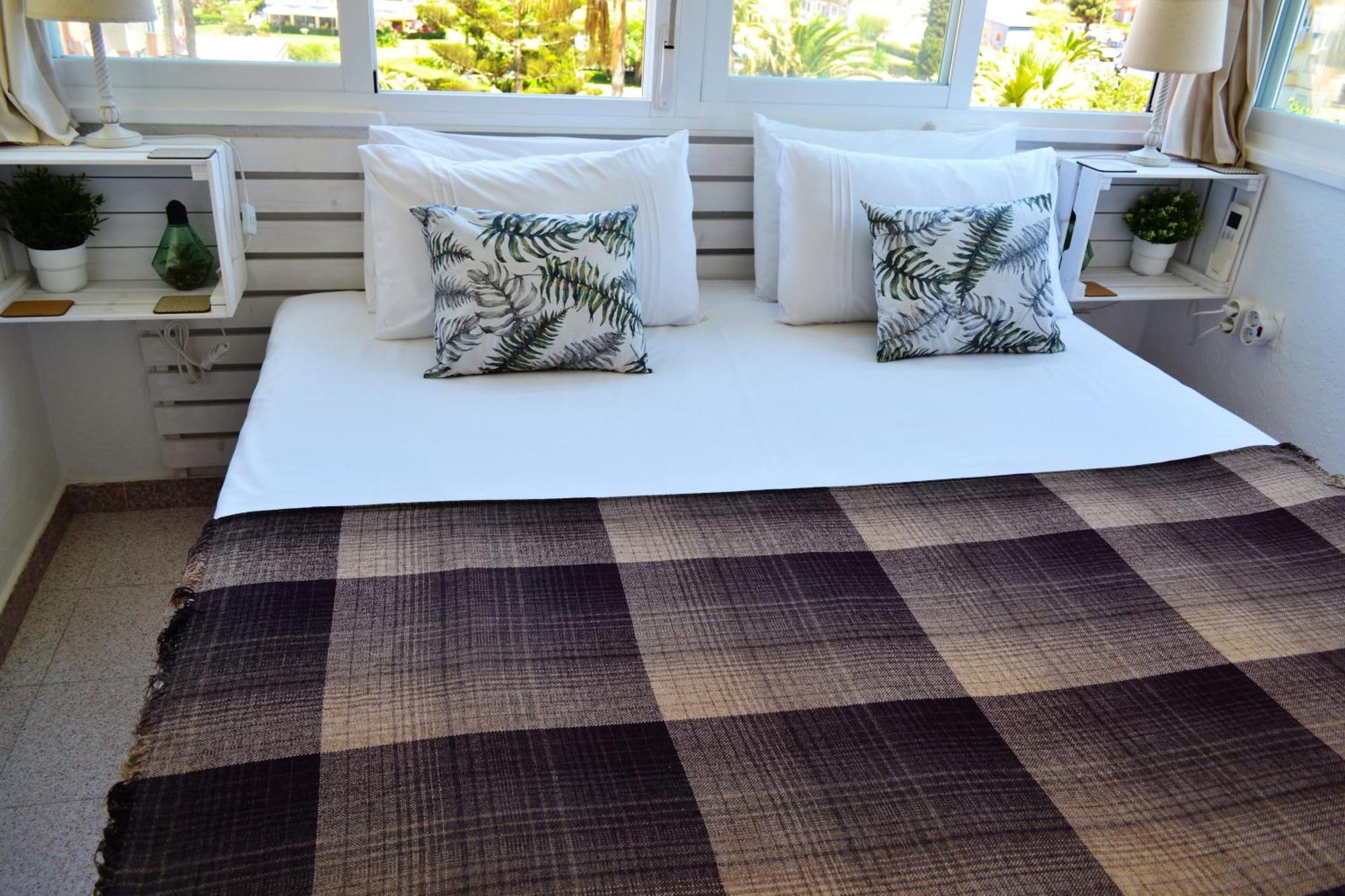 Spacious 1 Bedroom Apartment, Beach Front, Torrox Costa Buitenkant foto